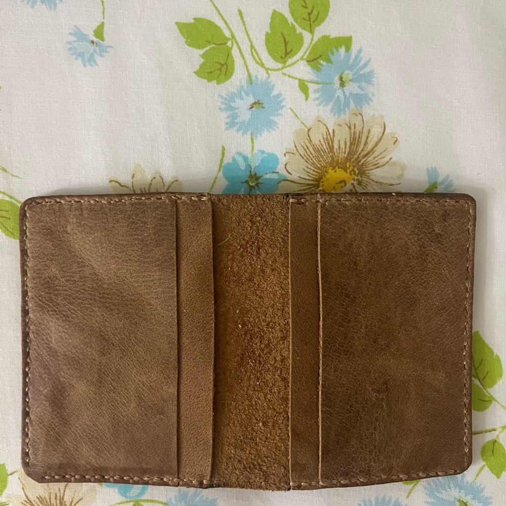 Hand Crafted Brown Wallet with Timeless Elegance - Picture 5 of 5